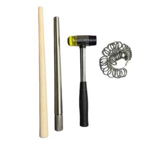 Ensemble de bagues cannelées comprenant un tribulet en acier. Taille japonaise ou européenne